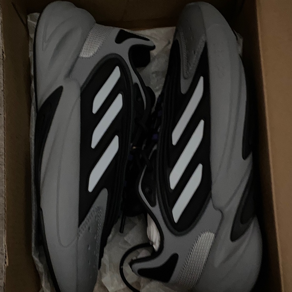 BRAND NEW ‼️ Adidas Black and Gray Athletic Shoes